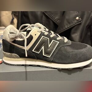 New Balance Unisex Youth Black and Cream Sneakers
